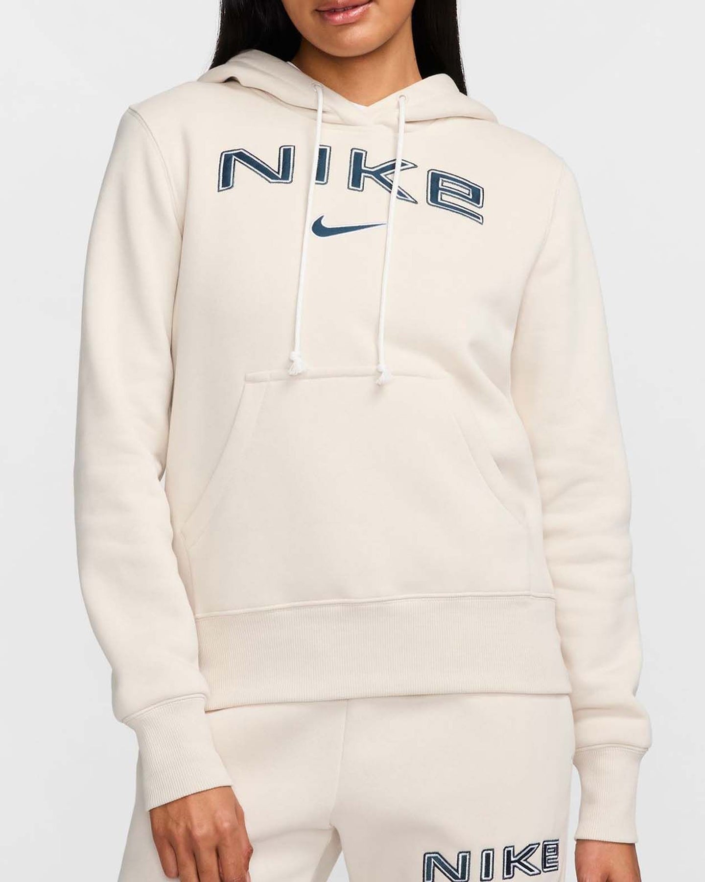 NIKE FELPA CON CAPPUCCIO E LOGO A CONTRASTO BIANCO PANNA