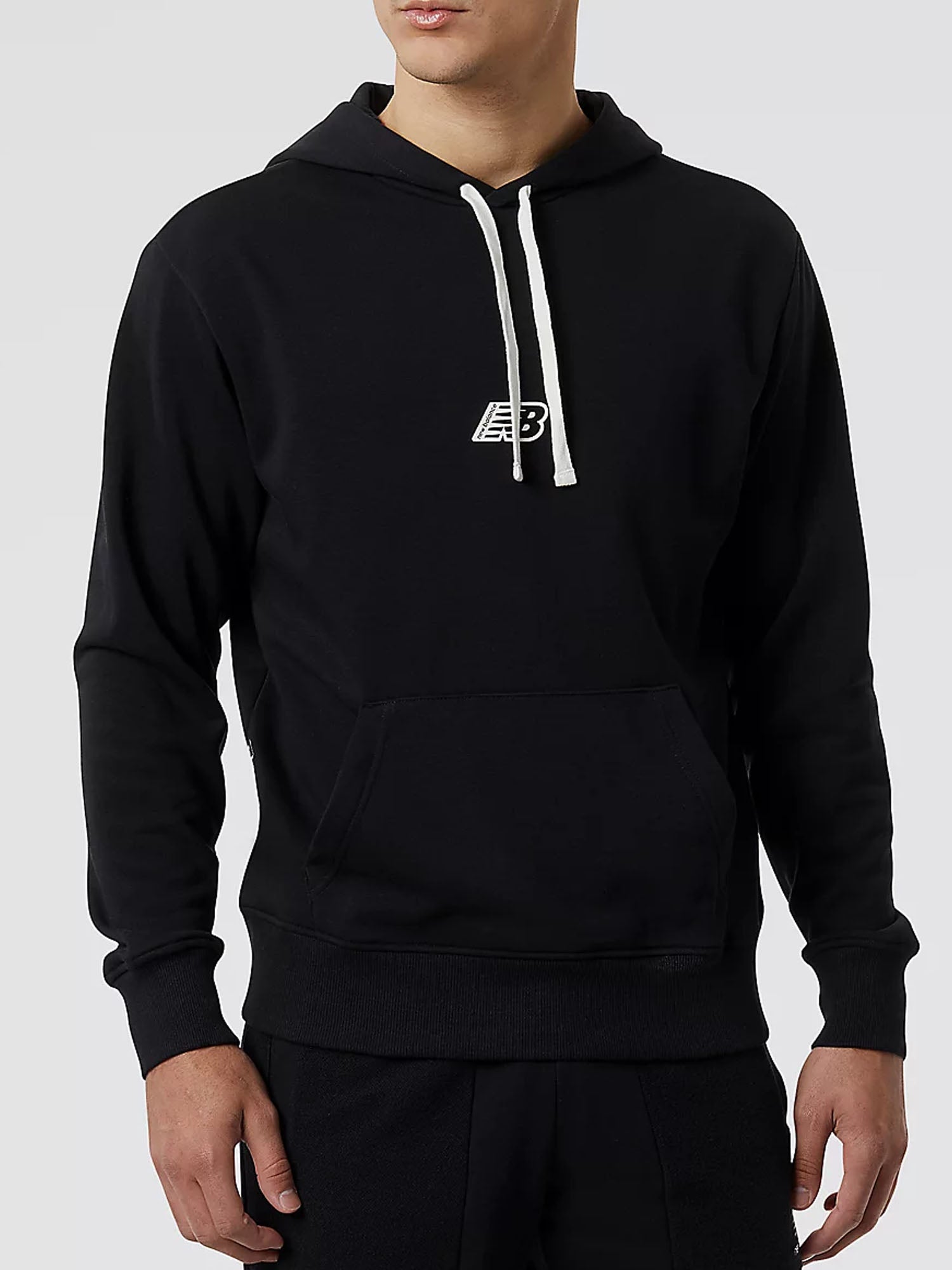 NEW BALANCE FELPA CON CAPPUCCIO ESSENTIALS FLEECE HOODIE NERO