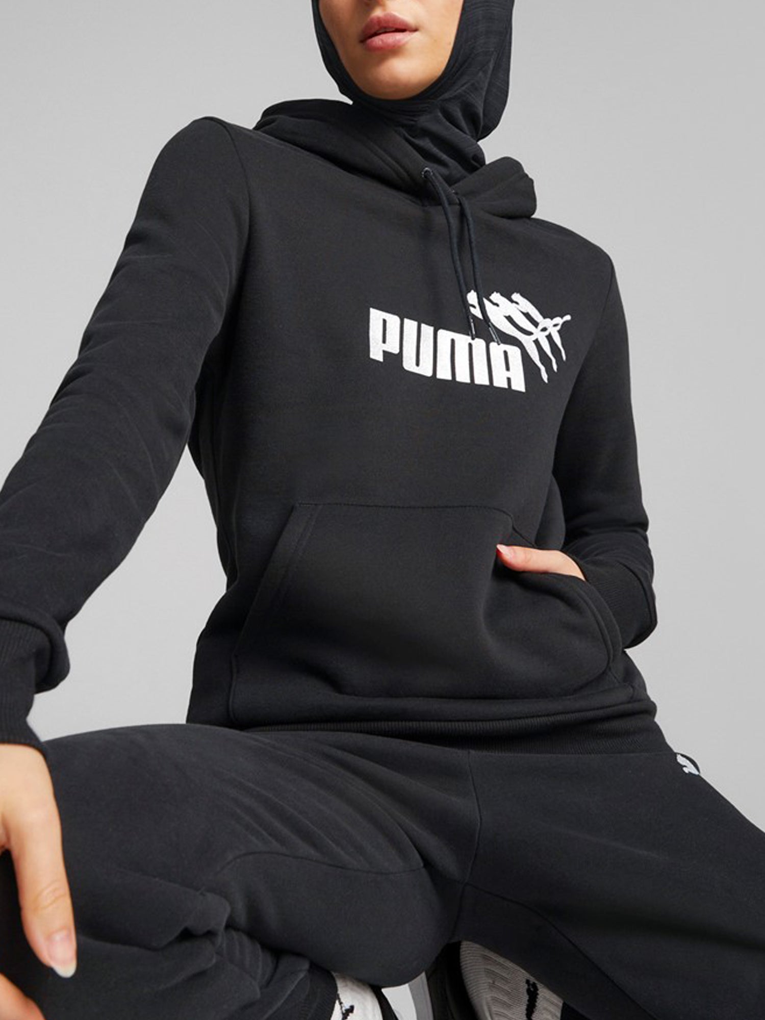 PUMA FELPA CON CAPPUCCIO ESSENTIALS NERO