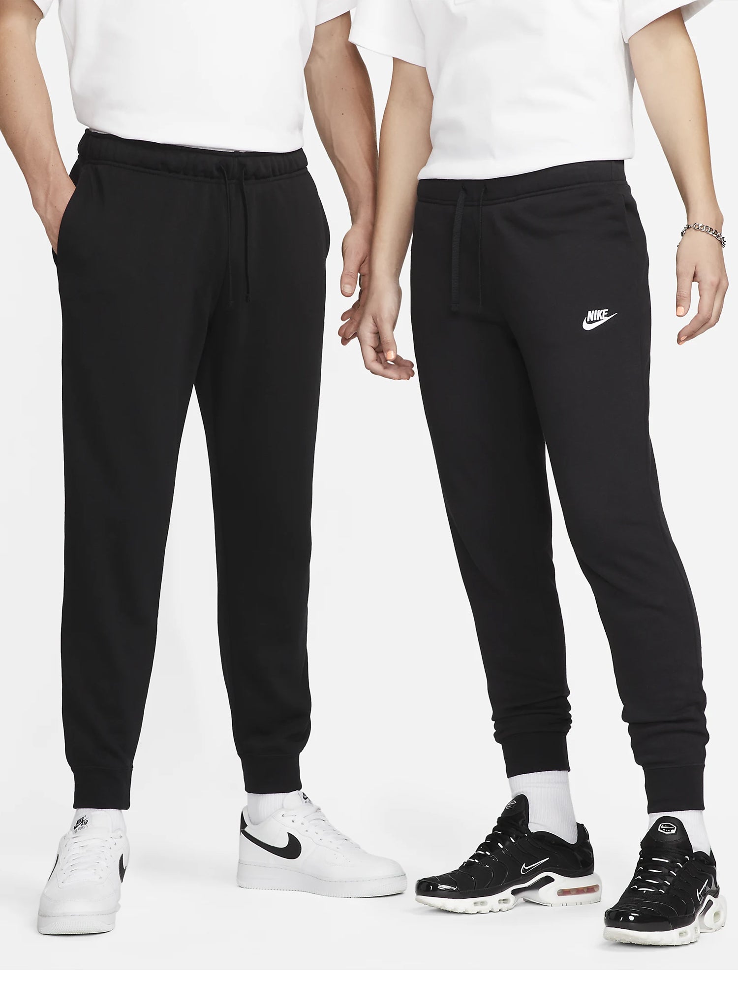 NIKE SPORTSWEAR CLUB JOGGER A VITA MEDIA NERO